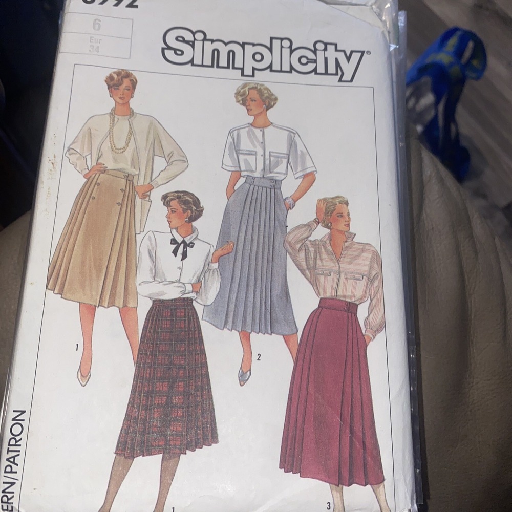 Vintage Simplicity 6992 Skirt Sewing Pattern Size 6 Uncut Pleated Flared Skirts